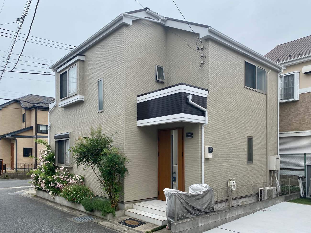 外壁塗装  シーリング  屋根修繕（棟板金交換）  ベランダ防水